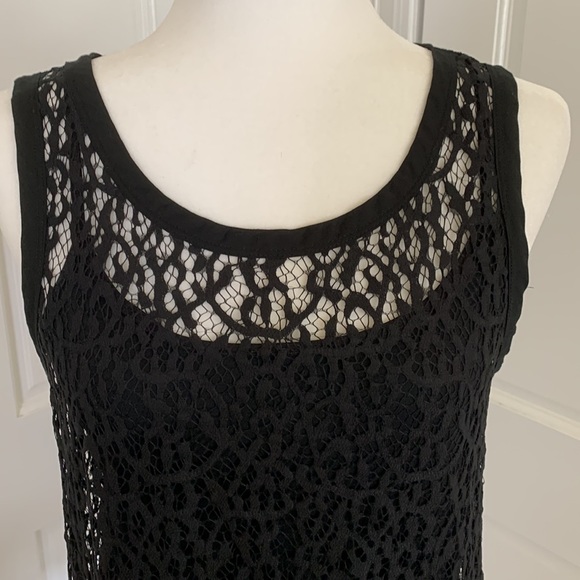 EUC. Banana republic black lace sleeveless top - Picture 3 of 5